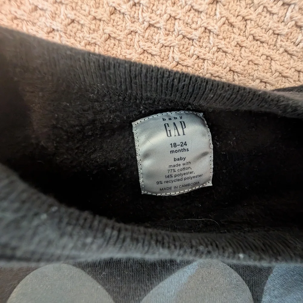 GAP Logo Kids Classic Crewneck Black Sweatshirt, Size 18 To 24 Mos